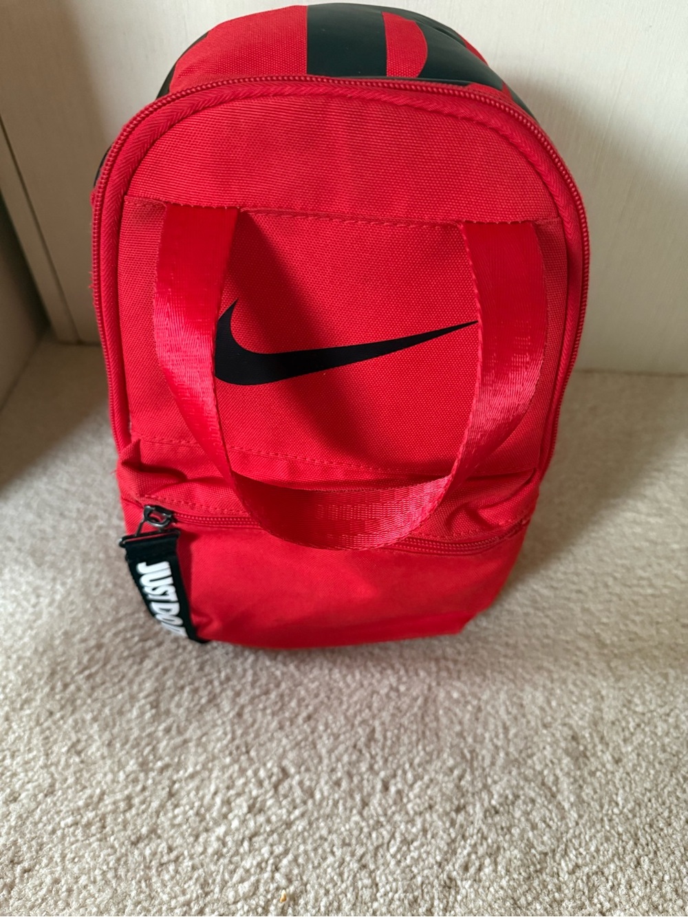 Nike multi zip JDI FUEL PACK LUNCH BOX RED
